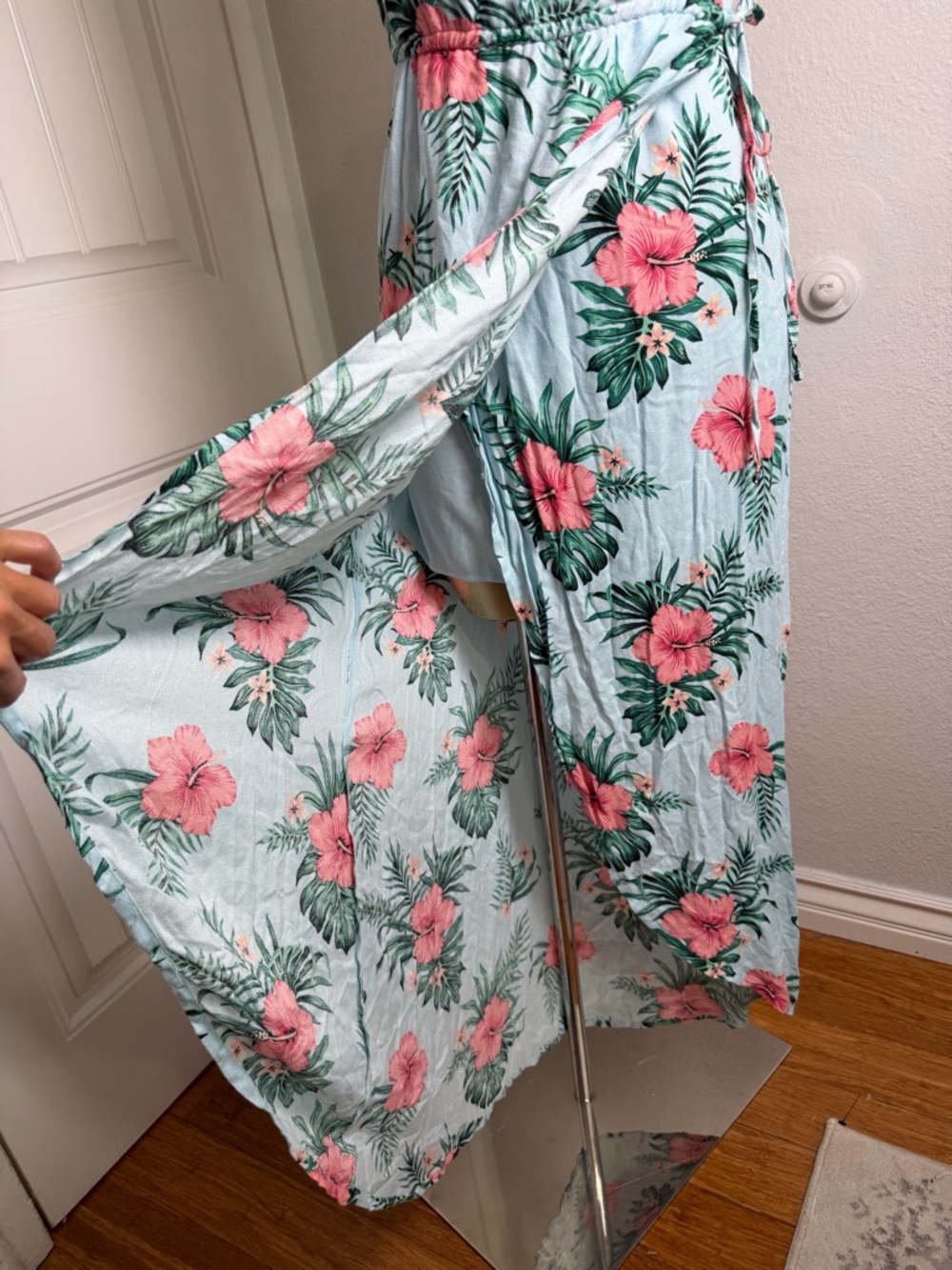 Guess Tropical Vacation Ruffled Faux
Wrap High Low Midi Dress S - Picture 5 of 9